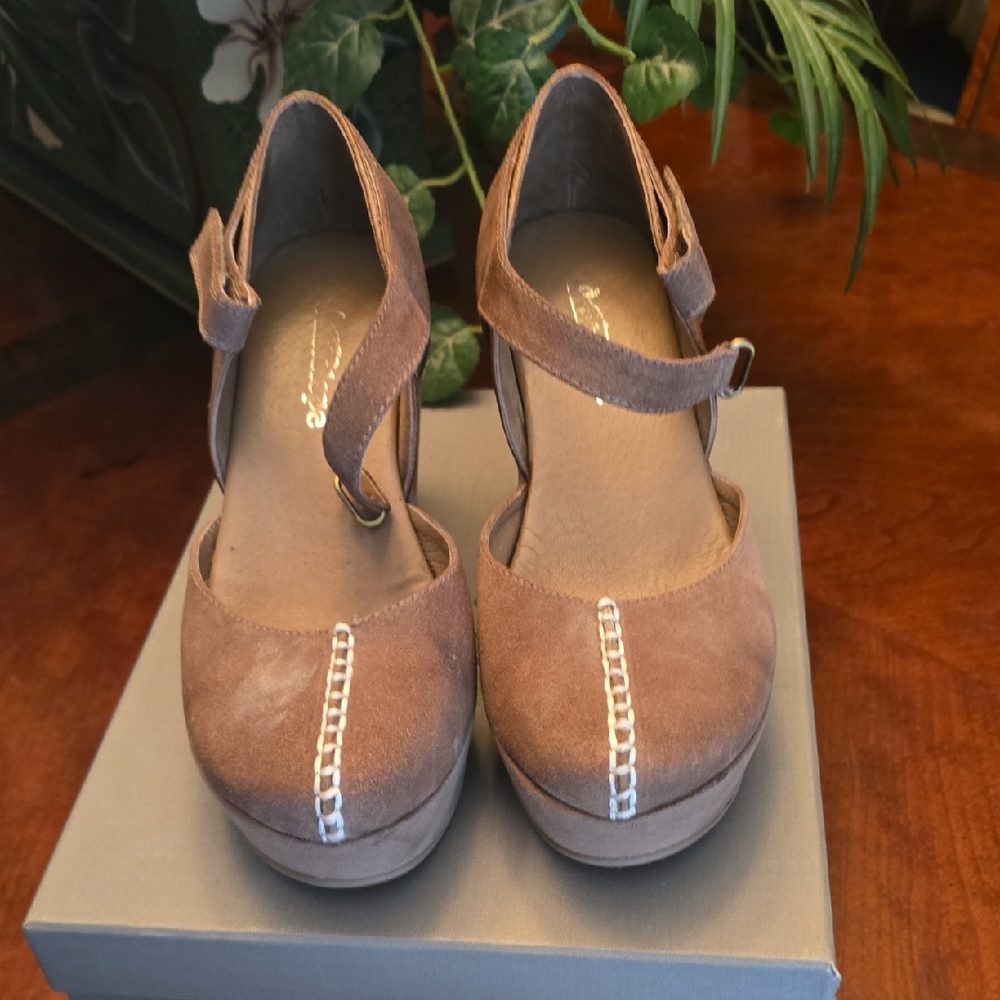 Antelope Brown Platform Shoes with Supportive Soles